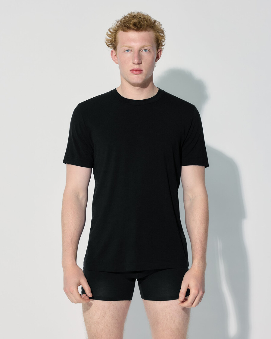schwarzes herren-t-shirt aus merinowolle jetzt kaufen — cdlp