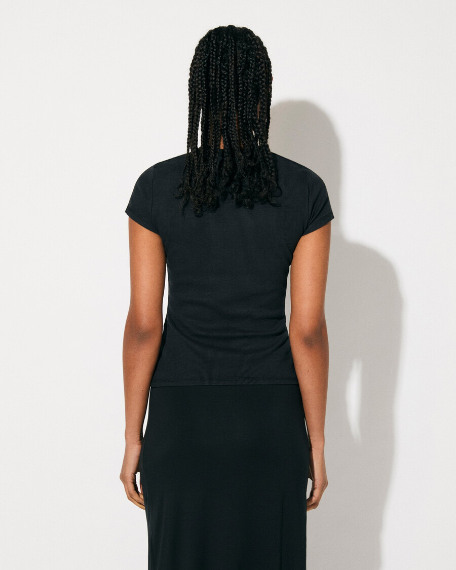 damen-rippstrick-t-shirt in off-black jetzt shoppen — cdlp
