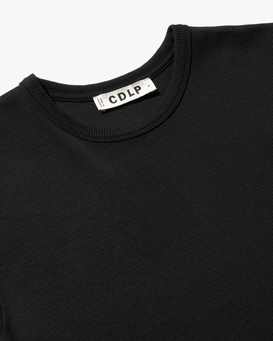 damen-rippstrick-t-shirt in off-black jetzt shoppen — cdlp